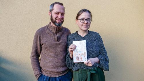 Die Autorin Selma Mahlknecht taucht mit ihrem Roman «Schaukler» tief in die Geschichte ihrer Heimat Südtirol ein. Unterstützung erhielt sie von ihrem Mann, dem Historiker Kurt Gritsch. Foto: Jon Duschletta