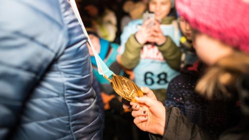 Grosser Empfang für den Olympiasieger Nevin Galmarini in Ardez (Foto: Mayk Wendt)