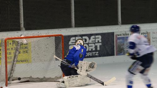 Die Entscheidung: Der EHC Bülach trifft zum 3:2. Foto: Reto Stifel