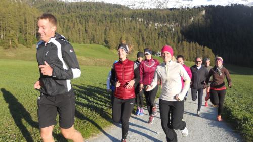 Eine gute Vorbereitung ist die halbe Miete: Hobbyläufer beim ersten Sommerlauftraining. (Foto: Ruth Ehrensperger)