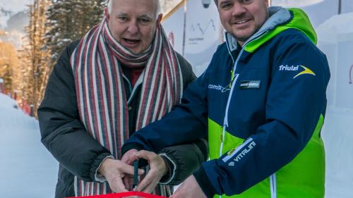 Rolf Sachs (links) und Damian Gianola eröffnen die Bobbahn. Foto: fotoswiss.com/cattaneo