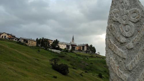 La radunanza cumünala da Scuol ha sbüttà il credit per la halla da parcar Ruinas a Guarda (fotografia archiv: Nicolo Bass)