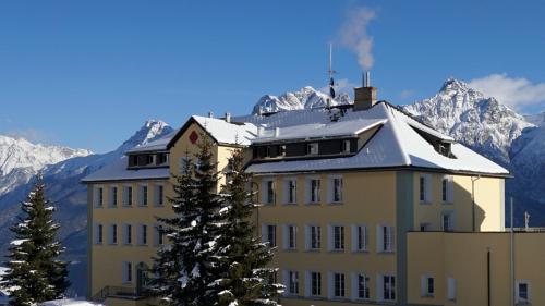 Die Aktionärinnen und Aktionäre der Hochalpinen Institut Ftan AG entscheiden über eine weitere Kapitalerhöhung (Foto: Jon Duschletta).