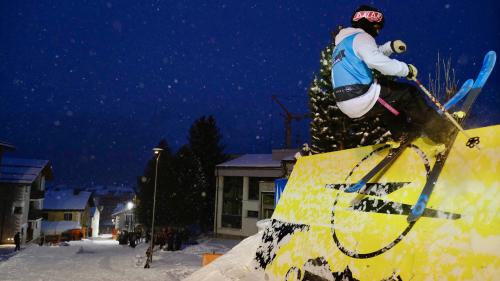 Die 2021 Weltmeisterin Anastasia Tatalina (RUS) und Nicola Bolinger (SUI) nahmen die Titel bei den Skifahrern mit nach Hause (Foto: Tourismus Silvaplana)
