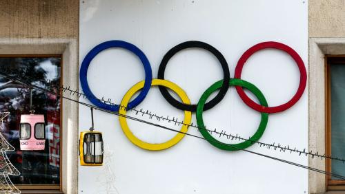 Die Olympischen Ringe im italienischen Livigno während der Winterspiele 2026. Die Schweiz will 2038 selbst Gastgeberin der Olympischen und Paralympischen Winterspiele werden. Foto: Jon Duschletta