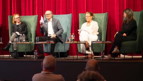Das Raberleda-Podium mit (von links): SGO-Stiftungsratspräsidentin Selina Nicolay, Moderator Jakob Fuchs, Sanadura Verwaltungsrätin Barbara Aeschbacher und der Vorsitzenden des Gesundheitsrates Isabel Wenger. Foto: Jon Duschletta