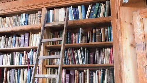 Das Familienarchiv Salis-Bondo im Palazzo in Bondo umfasst rund 50 Laufmeter Archivalien. Teile des Bestands wurden bereits mikroverfilmt, die Originale befinden sich bis heute bei der Familie. Foto: Sina Margadant