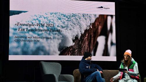 Milan Derouck steht Moderatorin Annina Campell Rede und Antwort. Foto: Fabrizio Forcella