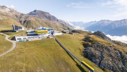Die Standseilbahn Chantarella–Corviglia nimmt am Freitag ihren Betrieb wieder auf. Foto: Engadin St. Moritz Mountains AG