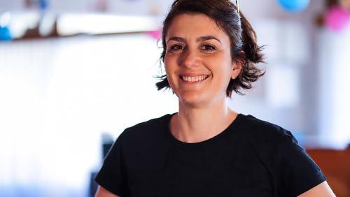 Tania Lehner-Giovanoli da Zernez es la nouva dirigenta dal Cor masdà  Zernez. Ella segua a Christa Pinggera (fotografia: Cor masdà Zernez).