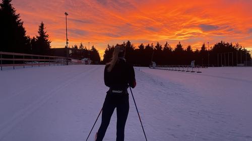 Das zweite Mal auf Langlaufski in diesem Winter hat sich auf jeden Fall gelohnt. Ich wurde wohl zur Schönwetter-Sportlerin … Foto: Z. Vfg.