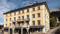 Das historische Hotel Piz Mitgel in Savognin wird im Sommer 2027 vorübergehend vom Waldhaus Sils betrieben. Foto: Stefan Kaiser