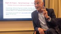 Der Sprach- und Kulturförderer Bernard Cathomas sagte am ikg-Jubiläum in Sils: «Ein Institut fällt nicht vom Himmel». Foto: Jon Duschletta